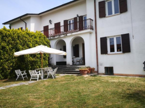 Snug Holiday Home near Lazise and Lake Garda with Olive Garden, Lazise